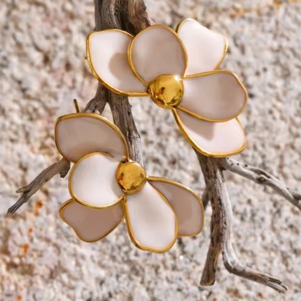 Petal Flower Cream Gold Earrings